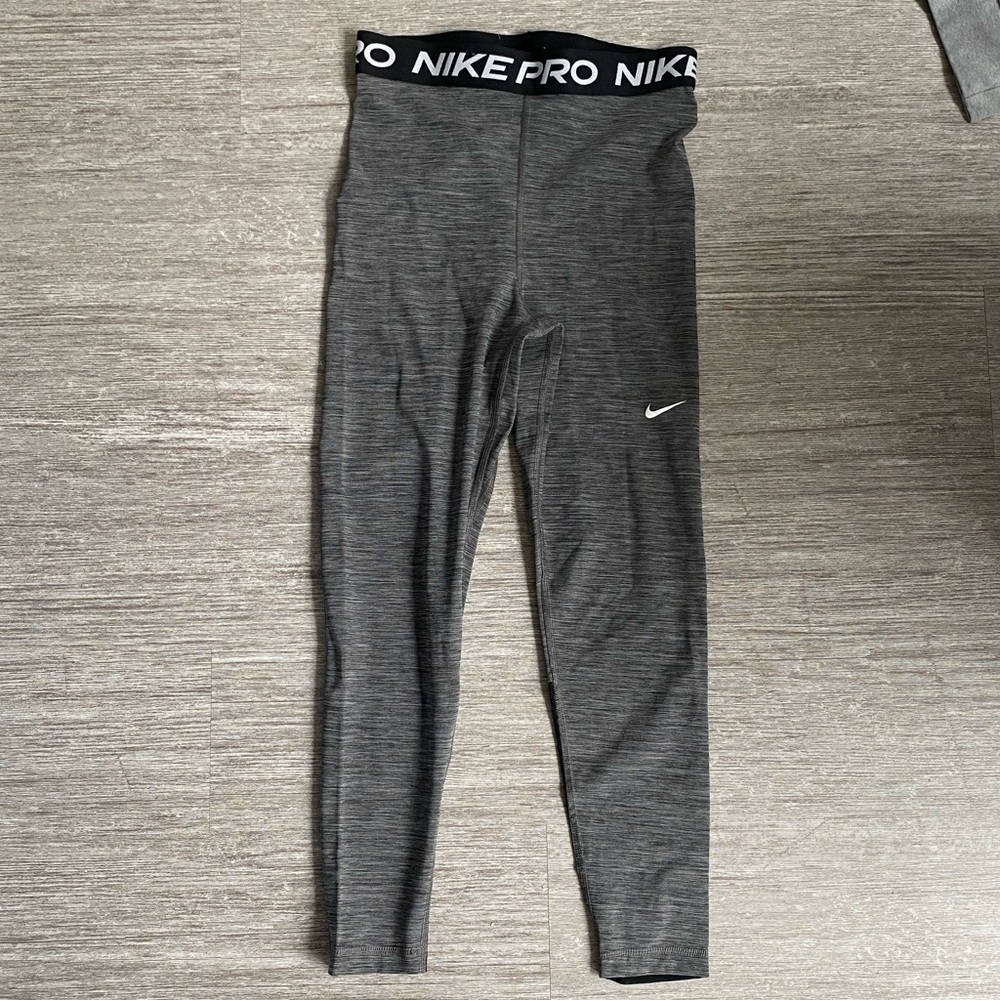 Dark gray NIKE tights // women’s small